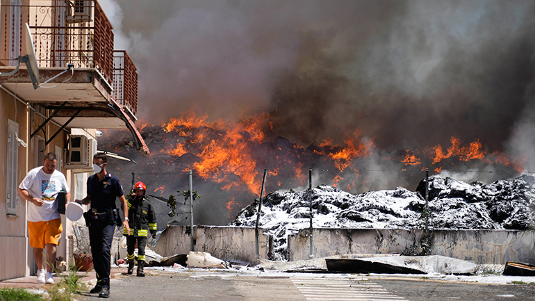 Ιταλία: Πυρκαγιά ξέσπασε σε χώρο ταφής απορριμμάτων κοντά στο δεύτερο αεροδρόμιο της Ρώμης